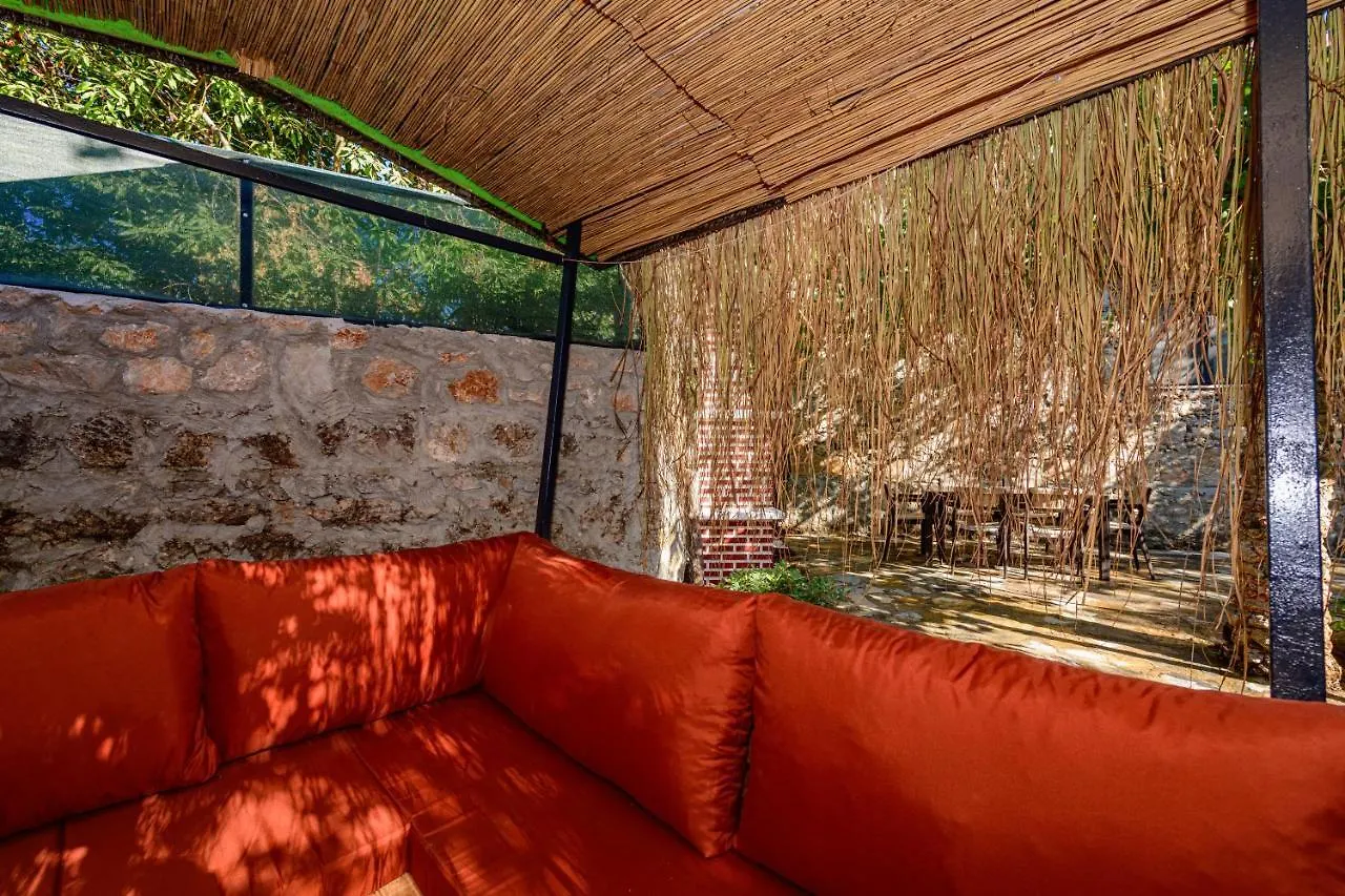 Sarnıç - Kayaköy'de Havuzu Korunaklı Villa